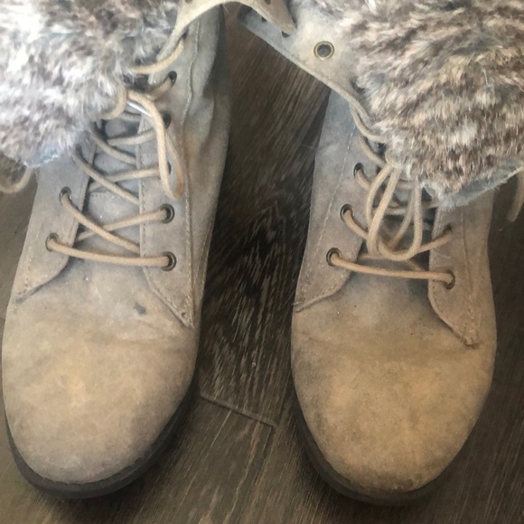 De stressed Fur Lined Boots - Picture 7 of 10